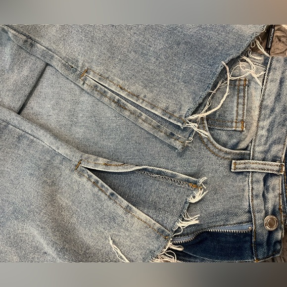 Pretty Little Thing - light blue wash - split hem jeans size: 8 (UK SIZE 10) - Picture 3 of 5